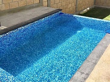 Casa estilo Californiano de 3 niveles con Alberca en Lomas de Juriquilla
