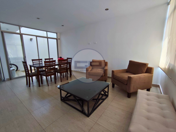 Casa triplex en condominio privado con terraza y vista a la ciudad en la mejor ubicación de Piura