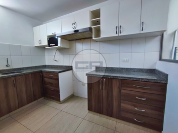 Casa triplex en condominio privado con terraza y vista a la ciudad en la mejor ubicación de Piura