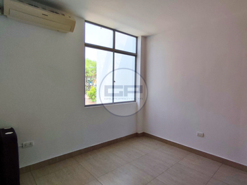 Casa triplex en condominio privado con terraza y vista a la ciudad en la mejor ubicación de Piura