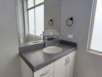 Casa triplex en condominio privado con terraza y vista a la ciudad en la mejor ubicación de Piura