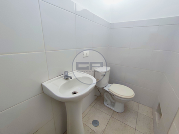 Casa triplex en condominio privado con terraza y vista a la ciudad en la mejor ubicación de Piura
