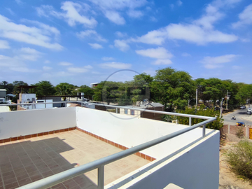 Casa triplex en condominio privado con terraza y vista a la ciudad en la mejor ubicación de Piura