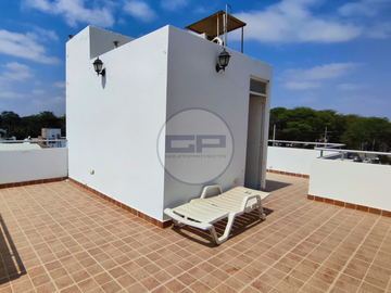 Casa triplex en condominio privado con terraza y vista a la ciudad en la mejor ubicación de Piura