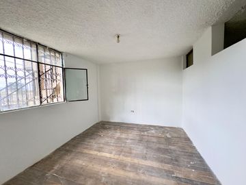 CASA RENTERA DE VENTA EN LA BOTA QUITO