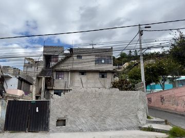 CASA RENTERA DE VENTA EN LA BOTA QUITO