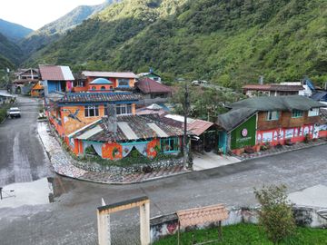VENTA  HOTEL, RESTAURANT / BAÑOS DE AGUA SANTA - SECTOR RÍO VERDE