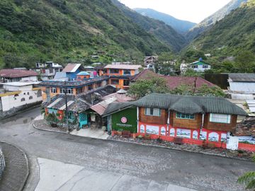 VENTA  HOTEL, RESTAURANT / BAÑOS DE AGUA SANTA - SECTOR RÍO VERDE