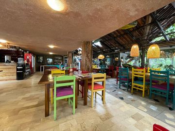 VENTA  HOTEL, RESTAURANT / BAÑOS DE AGUA SANTA - SECTOR RÍO VERDE