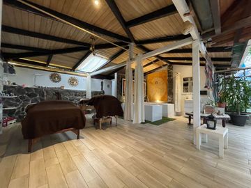 VENTA  HOTEL, RESTAURANT / BAÑOS DE AGUA SANTA - SECTOR RÍO VERDE