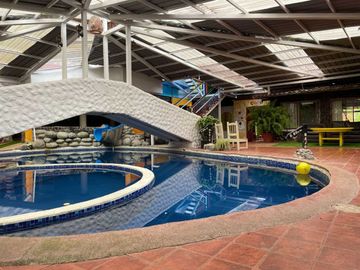 VENTA  HOTEL, RESTAURANT / BAÑOS DE AGUA SANTA - SECTOR RÍO VERDE