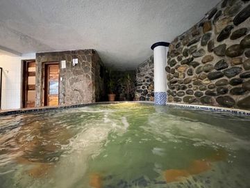 VENTA  HOTEL, RESTAURANT / BAÑOS DE AGUA SANTA - SECTOR RÍO VERDE