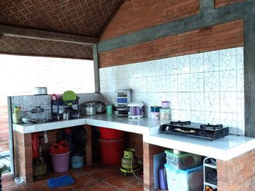 Villa Joglo Etnik dengan Kolam Renang di Tajem