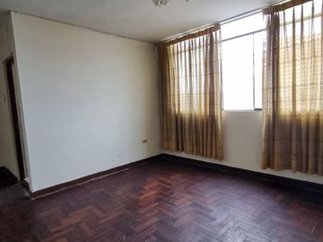 VENTA DEPARTAMENTO EN EL RIMAC CON VISTA EXTERNA A LA Av. Felipe Arancibia