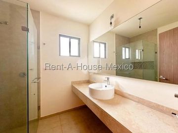 Casa de trés recámas con roof en venta en Zibatá, Querétaro