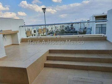 Casa de trés recámas con roof en venta en Zibatá, Querétaro