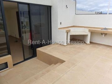 Casa de trés recámas con roof en venta en Zibatá, Querétaro
