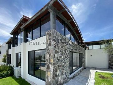 Casa de trés recámas con roof en venta en Zibatá, Querétaro
