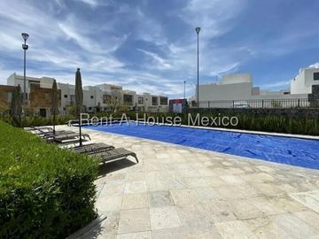 Casa de trés recámas con roof en venta en Zibatá, Querétaro
