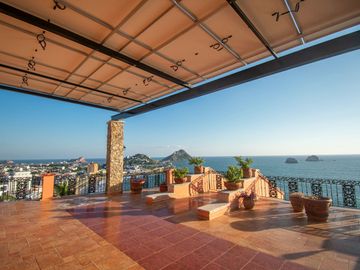 Casa Excepcional en Cerro de la Nevería a la Venta!