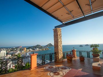 Casa Excepcional en Cerro de la Nevería a la Venta!