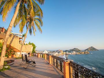 Casa Excepcional en Cerro de la Nevería a la Venta!