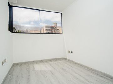 SE VENDE AMPLIO DEPTO EN EDIF. DELFINES.