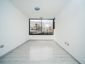 SE VENDE AMPLIO DEPTO EN EDIF. DELFINES.