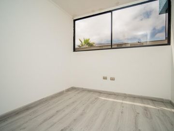 SE VENDE AMPLIO DEPTO EN EDIF. DELFINES.