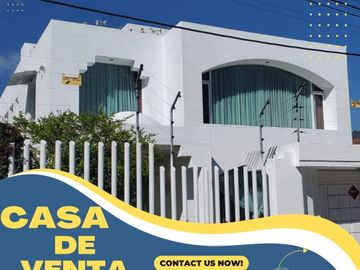 De venta en CUMBAYA - LA PRIMAVERA. Espectacular casa de 5 dormitorios.