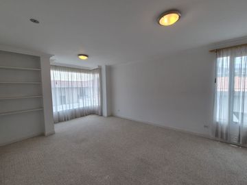De venta en CUMBAYA - LA PRIMAVERA. Espectacular casa de 5 dormitorios.