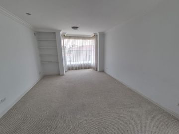 De venta en CUMBAYA - LA PRIMAVERA. Espectacular casa de 5 dormitorios.