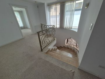 De venta en CUMBAYA - LA PRIMAVERA. Espectacular casa de 5 dormitorios.