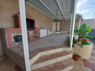 De venta en CUMBAYA - LA PRIMAVERA. Espectacular casa de 5 dormitorios.