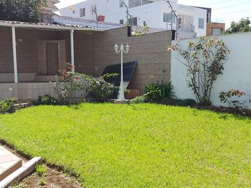 De venta en CUMBAYA - LA PRIMAVERA. Espectacular casa de 5 dormitorios.