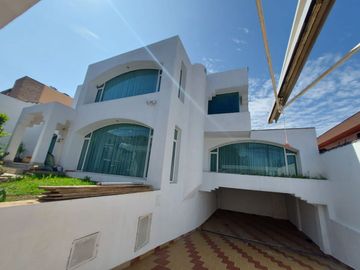 De venta en CUMBAYA - LA PRIMAVERA. Espectacular casa de 5 dormitorios.