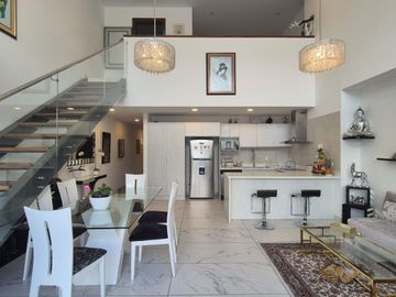 En Cumbayá de venta Moderno Dúplex con espectacular vista al Ilaló.