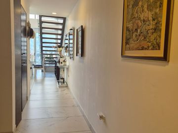En Cumbayá de venta Moderno Dúplex con espectacular vista al Ilaló.