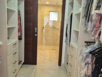 En Cumbayá de venta Moderno Dúplex con espectacular vista al Ilaló.