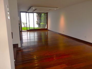 Quito Tenis, sector Los Cabildos. En venta CASA REMODELADA.