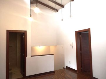 Quito Tenis, sector Los Cabildos. En venta CASA REMODELADA.