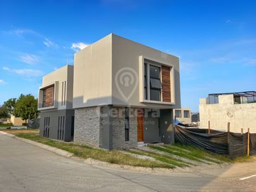 Casa Nueva en Venta en Capital Norte / Valle Imperial, Zapopan Jalisco