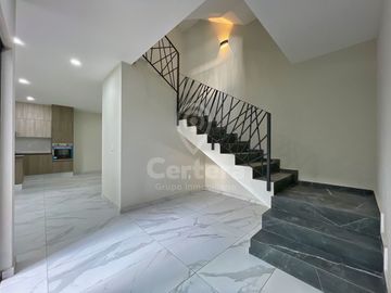 Casa Nueva en Venta en Capital Norte / Valle Imperial, Zapopan Jalisco