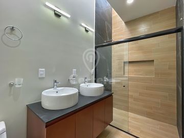 Casa Nueva en Venta en Capital Norte / Valle Imperial, Zapopan Jalisco