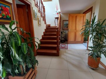 CASA DE VENTA. CUMBAYÁ. San Juan alto.