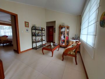 CASA DE VENTA. CUMBAYÁ. San Juan alto.
