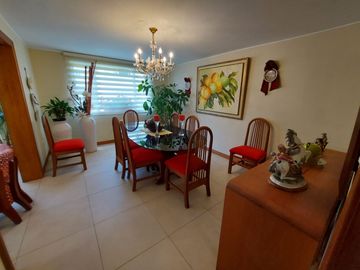CASA DE VENTA. CUMBAYÁ. San Juan alto.