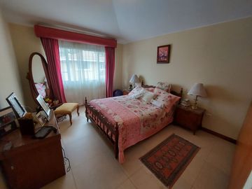 CASA DE VENTA. CUMBAYÁ. San Juan alto.