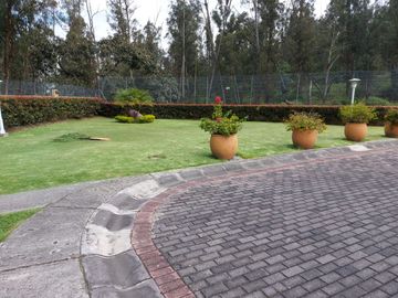 CASA DE VENTA. CUMBAYÁ. San Juan alto.