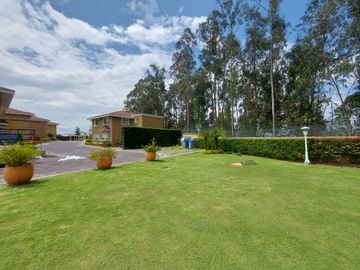 CASA DE VENTA. CUMBAYÁ. San Juan alto.